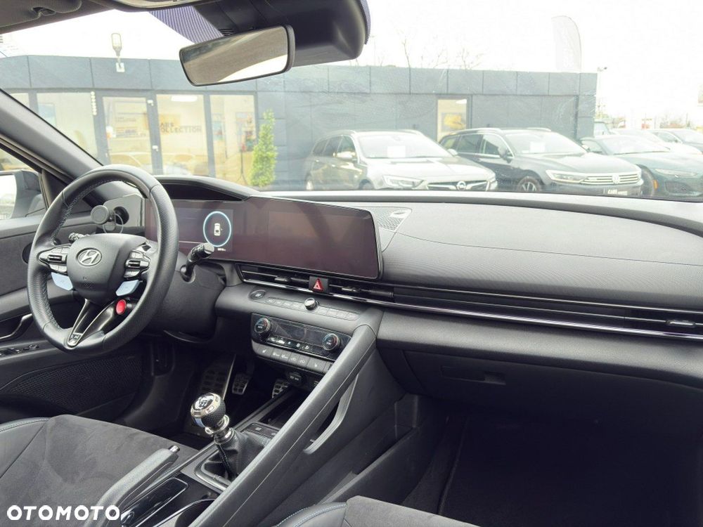 Hyundai Elantra - 13