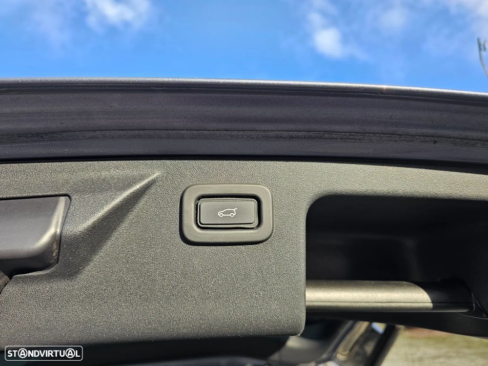 Land Rover Discovery Sport P300e R-Dynamic HSE - 21