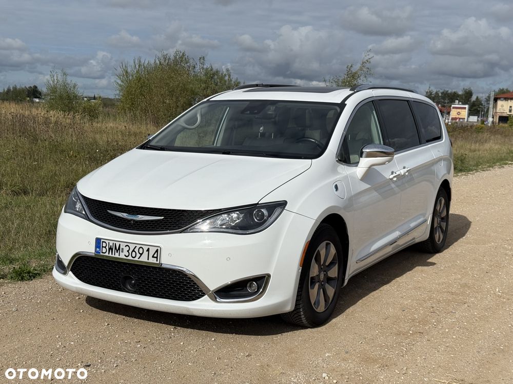 Chrysler Pacifica - 1