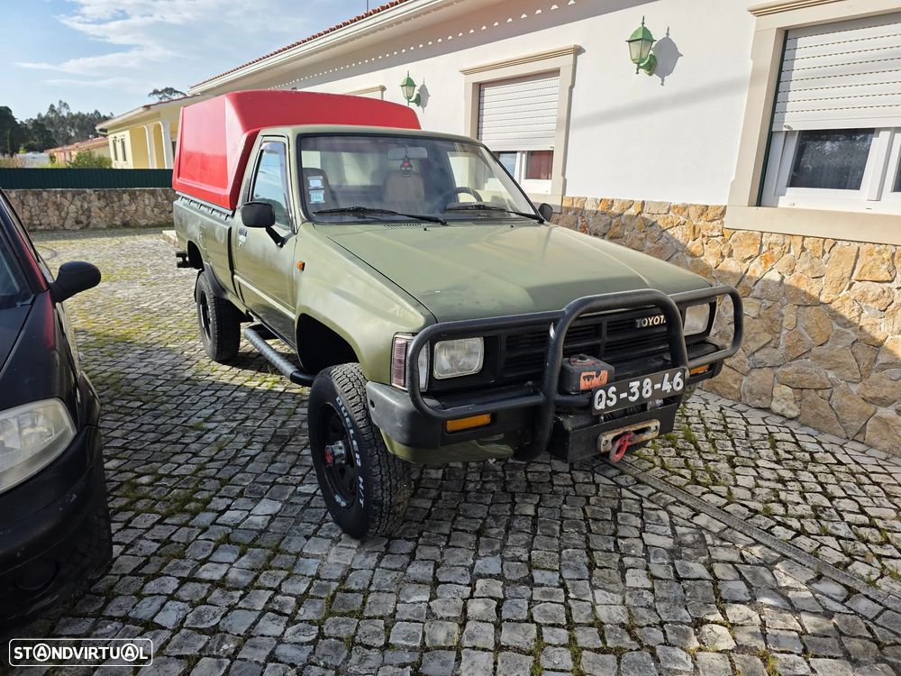 Toyota Hilux - 1