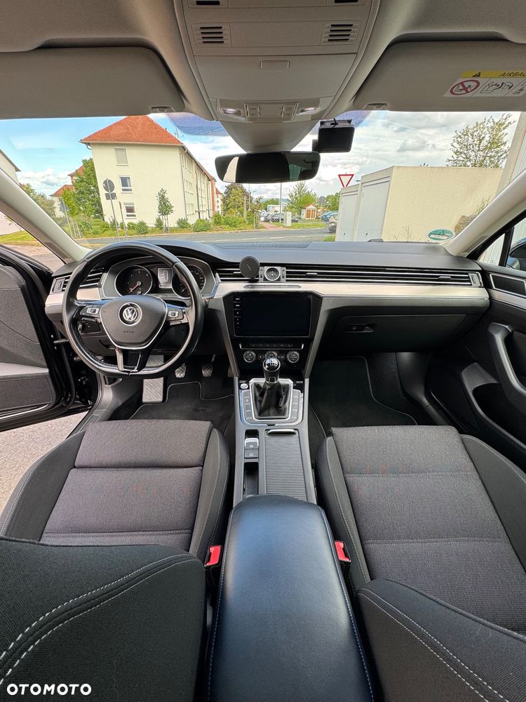 Volkswagen Passat 2.0 TDI SCR Business - 11