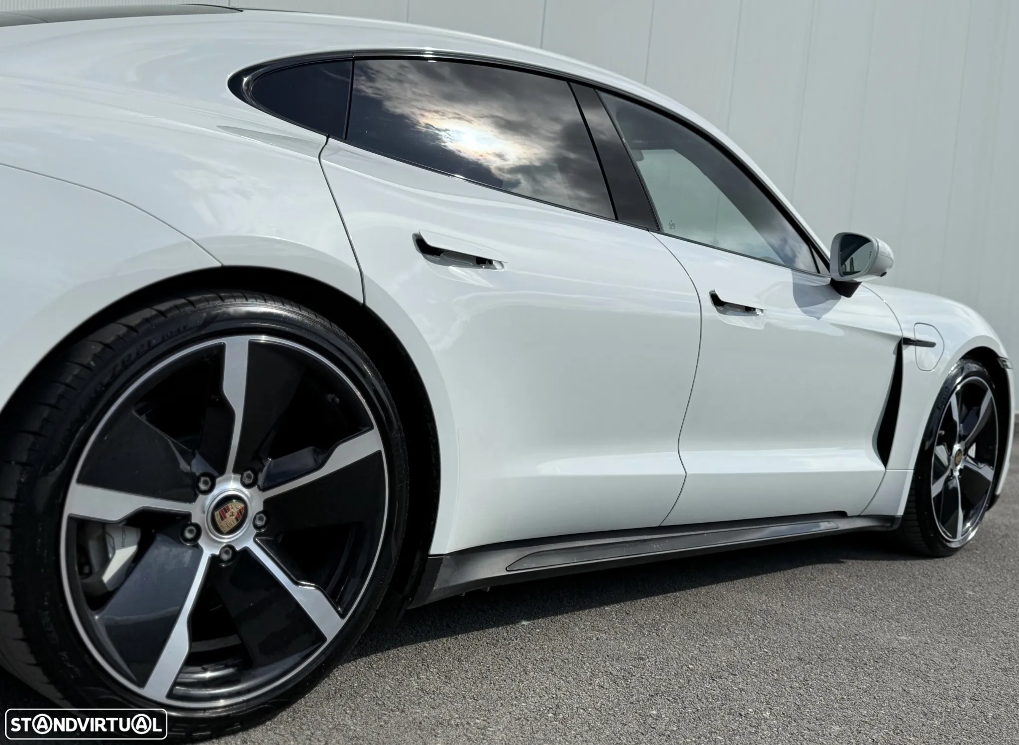 Porsche Taycan Turbo - 16