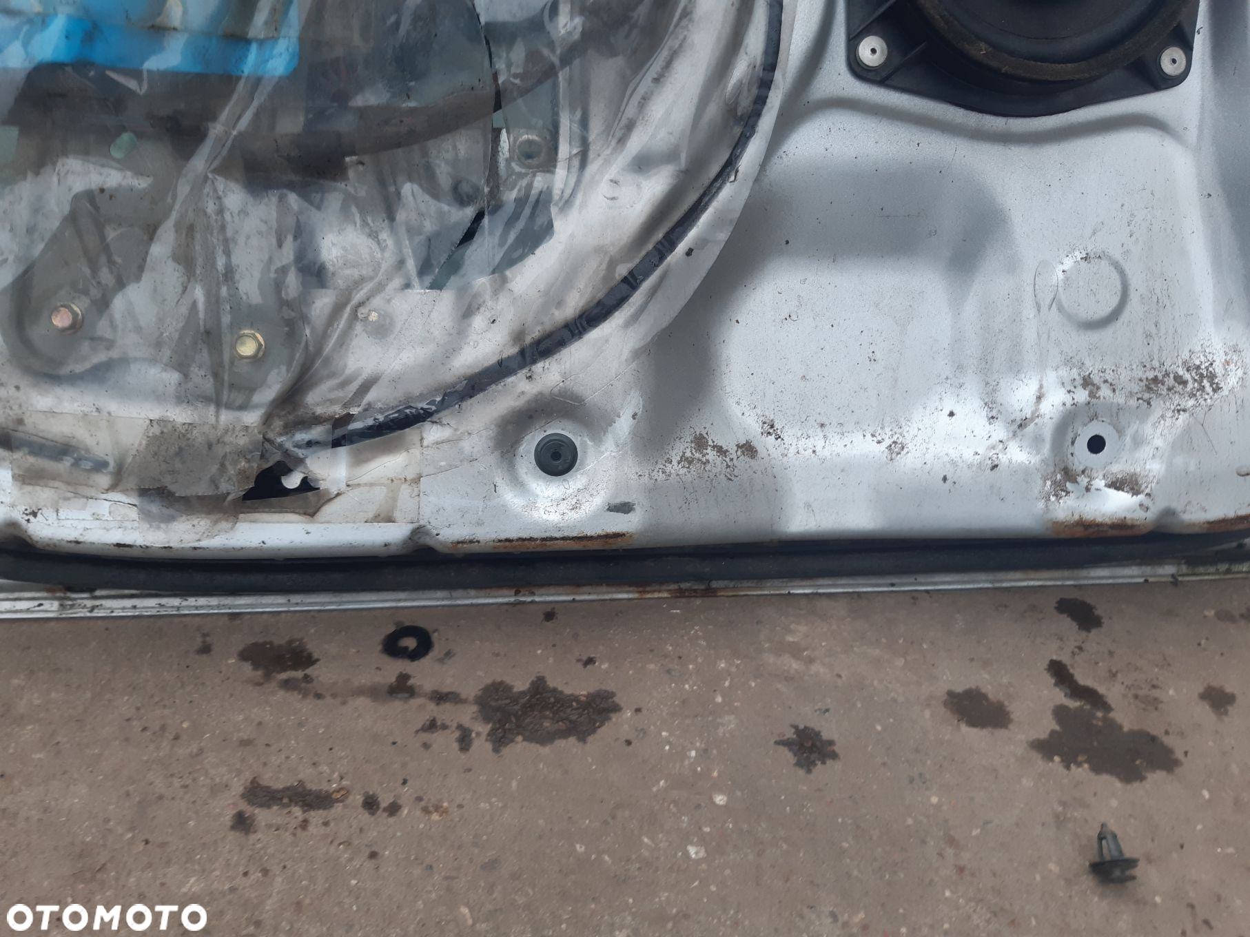 DRZWI LEWY PRZÓD KOMBI

 TOYOTA
 AVENSIS I T22 - 2