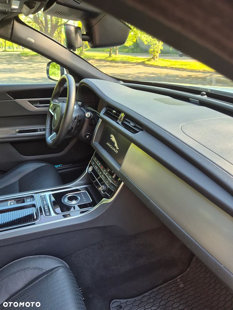 Jaguar XF 2.0 T Prestige - 31