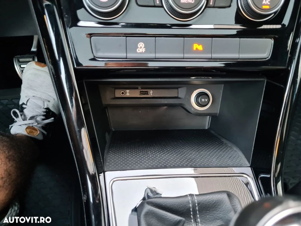 Volkswagen Touran - 33