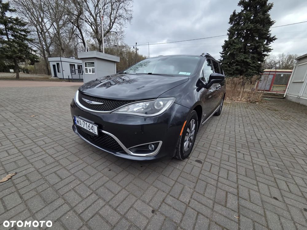 Chrysler Pacifica - 11