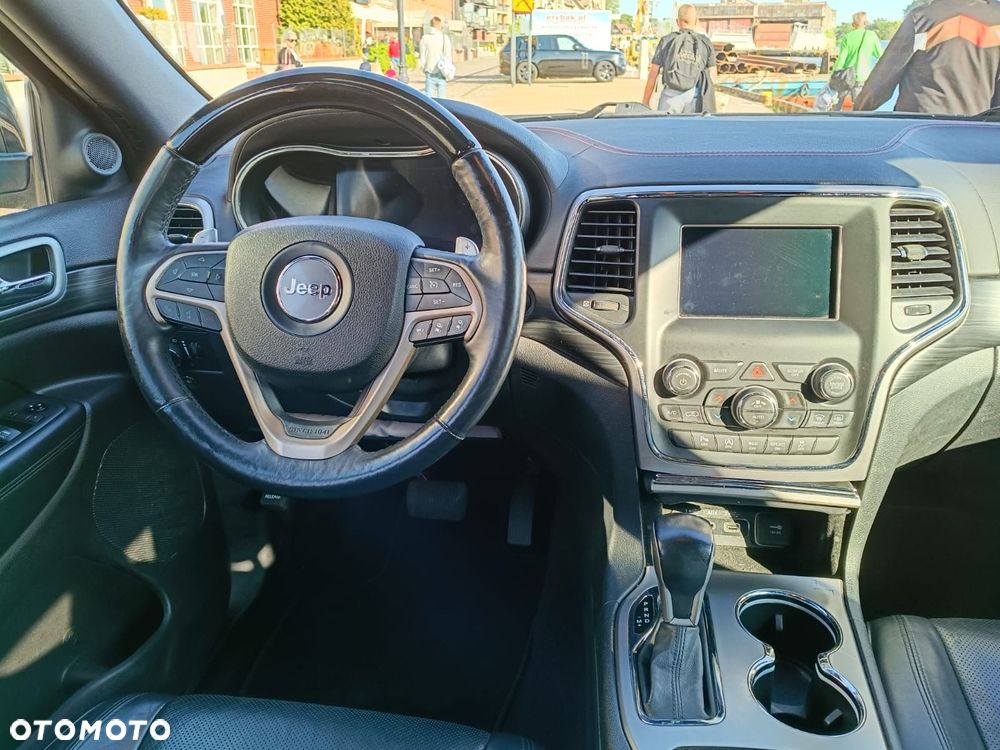 Jeep Grand Cherokee - 12