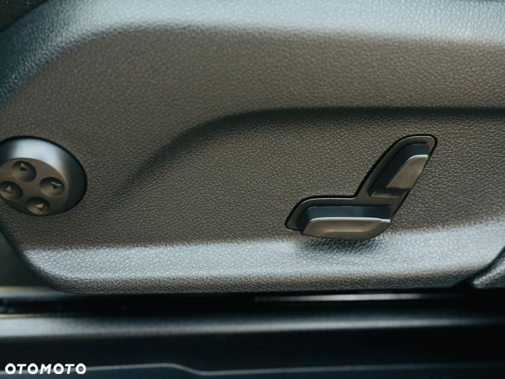 Mercedes-Benz GLC 300 d 4Matic 9G-TRONIC AMG Line Plus - 23