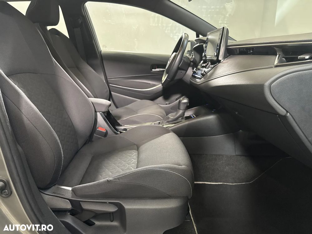 Toyota Corolla - 12