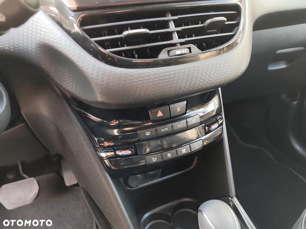 Peugeot 2008 - 13