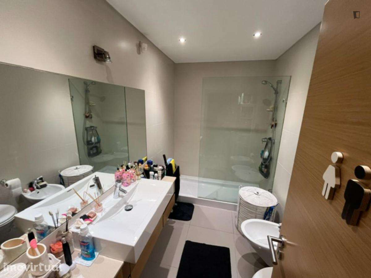 Quarto - localizado em Benfica Lisbon - Grande imagem: 4/11