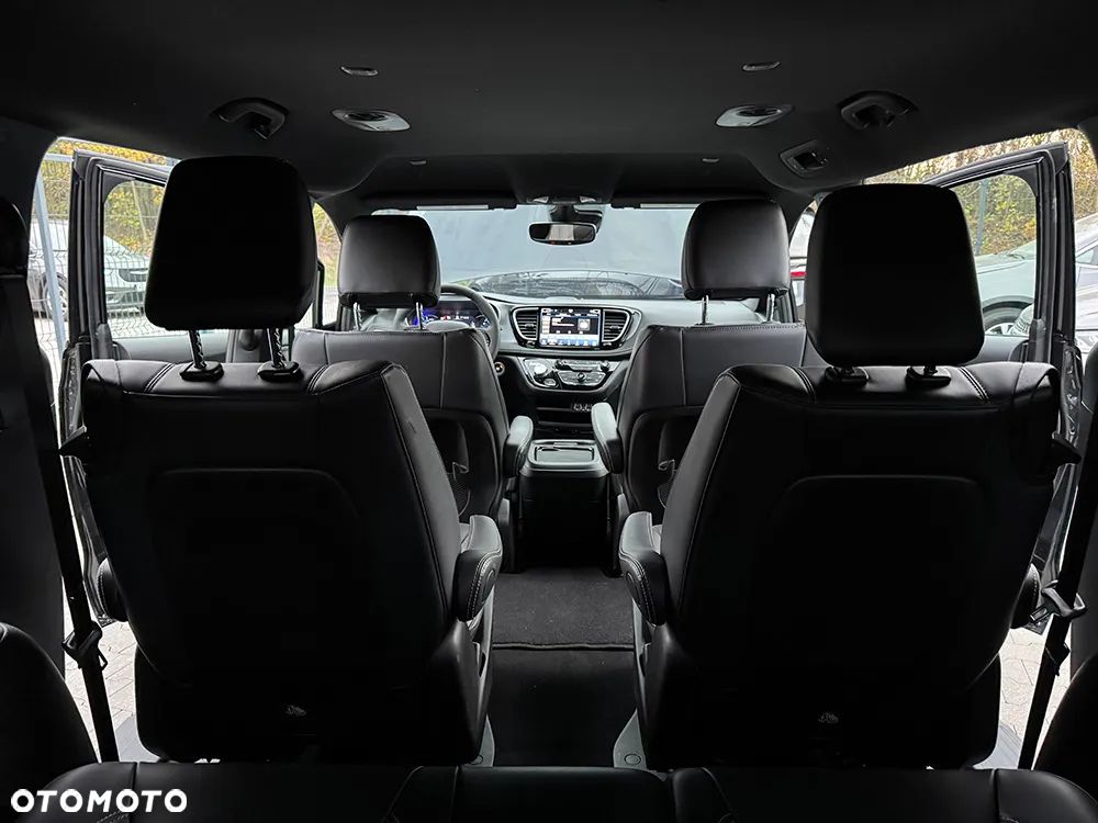 Chrysler Pacifica - 15