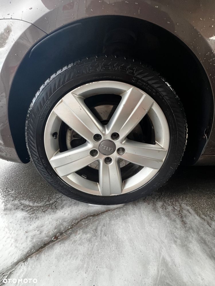 Volkswagen Touran 2.0 TDI DPF Highline DSG - 13