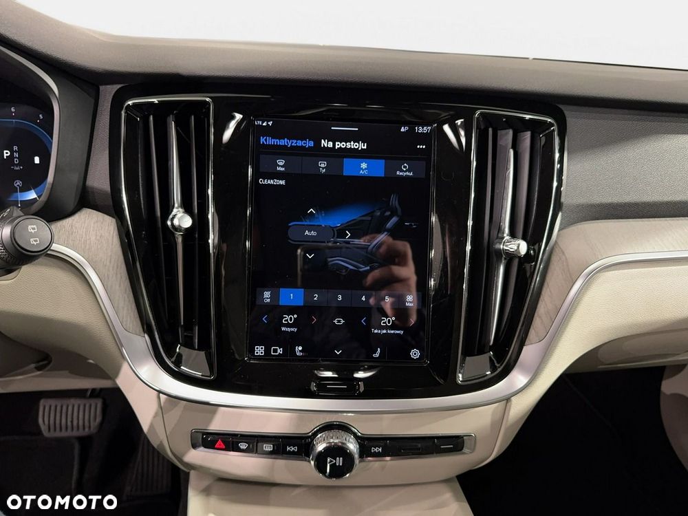 Volvo V60 Cross Country - 25