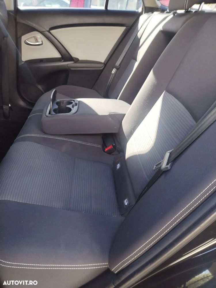 Toyota Avensis Combi 1.8 Comfort - 14