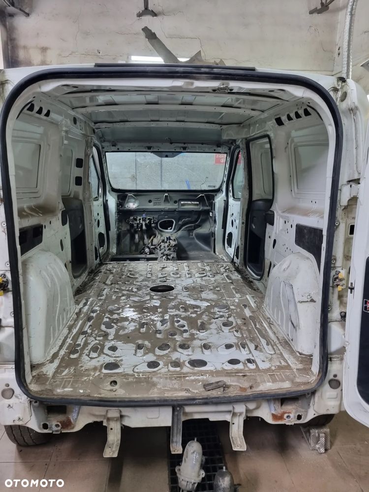USZCZELKA DRZWI LEWA PRAWA TYŁ OPEL COMBO D  FIAT DOBLO II 10-19r. - 2