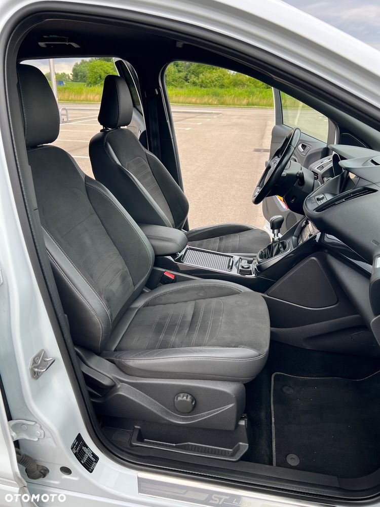 Ford Kuga 2.0 TDCi 2x4 ST-Line - 17