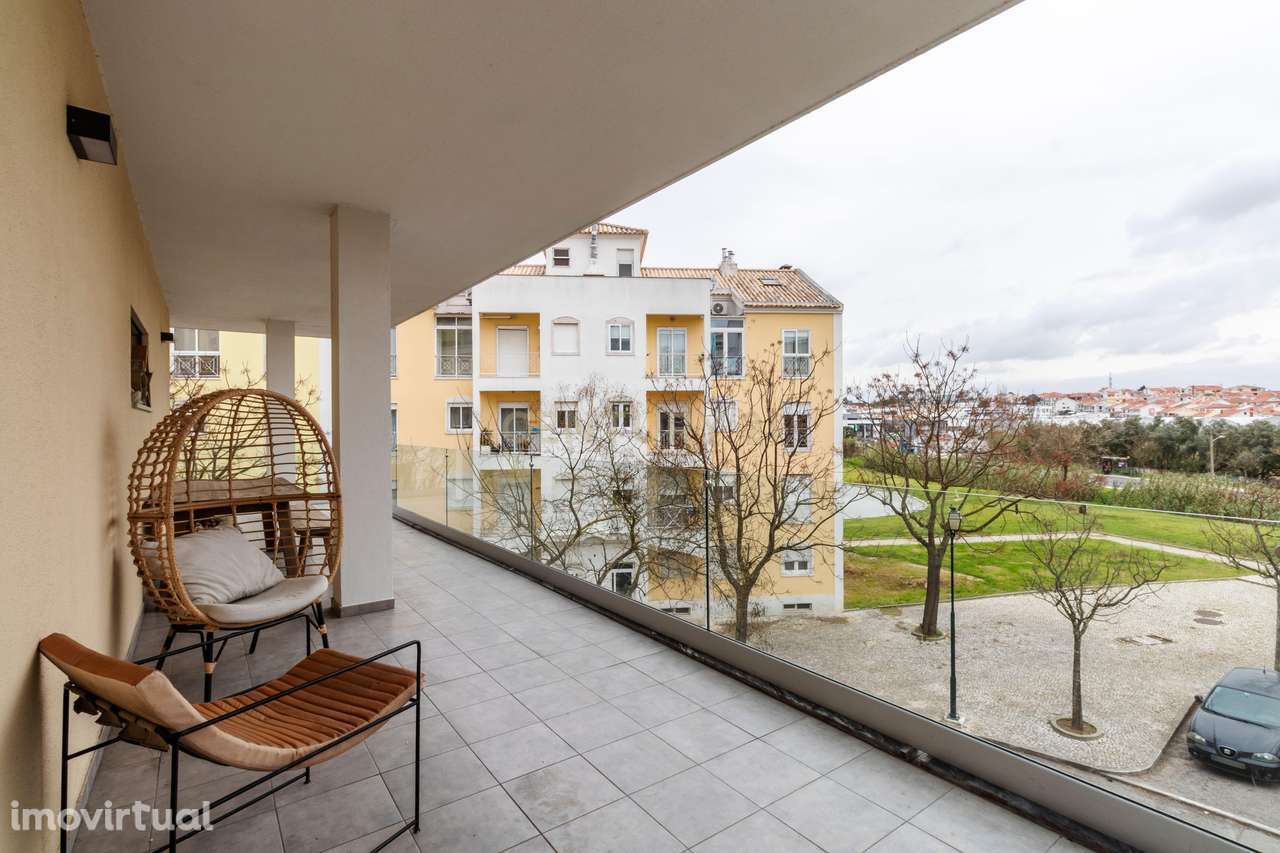 T2 Semi-Novo (2023) | Terraço/Varanda em U de 60 m² | Parqueamento + A - Grande imagem: 5/45