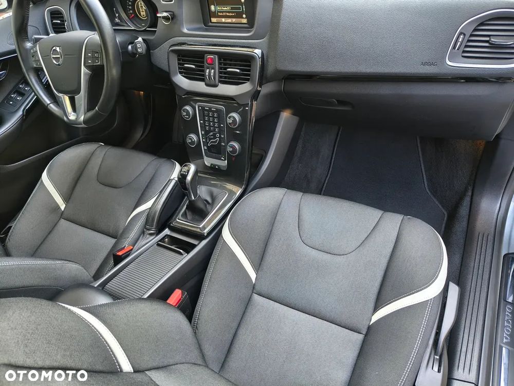 Volvo V40 T2 Linje Svart - 25