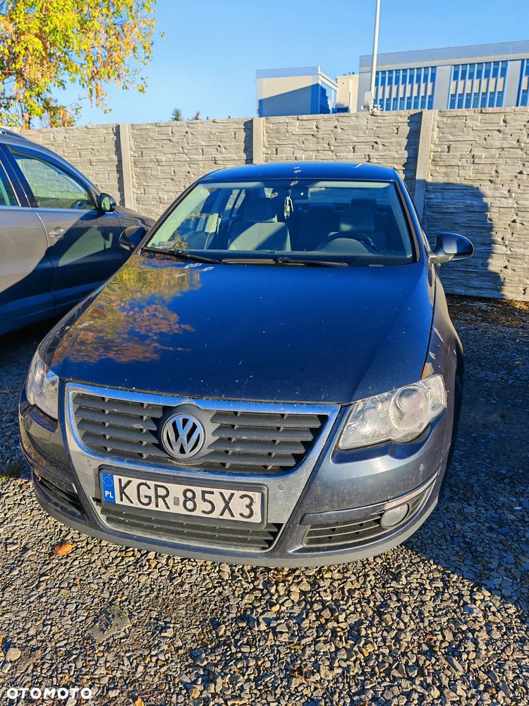 Volkswagen Passat - 1