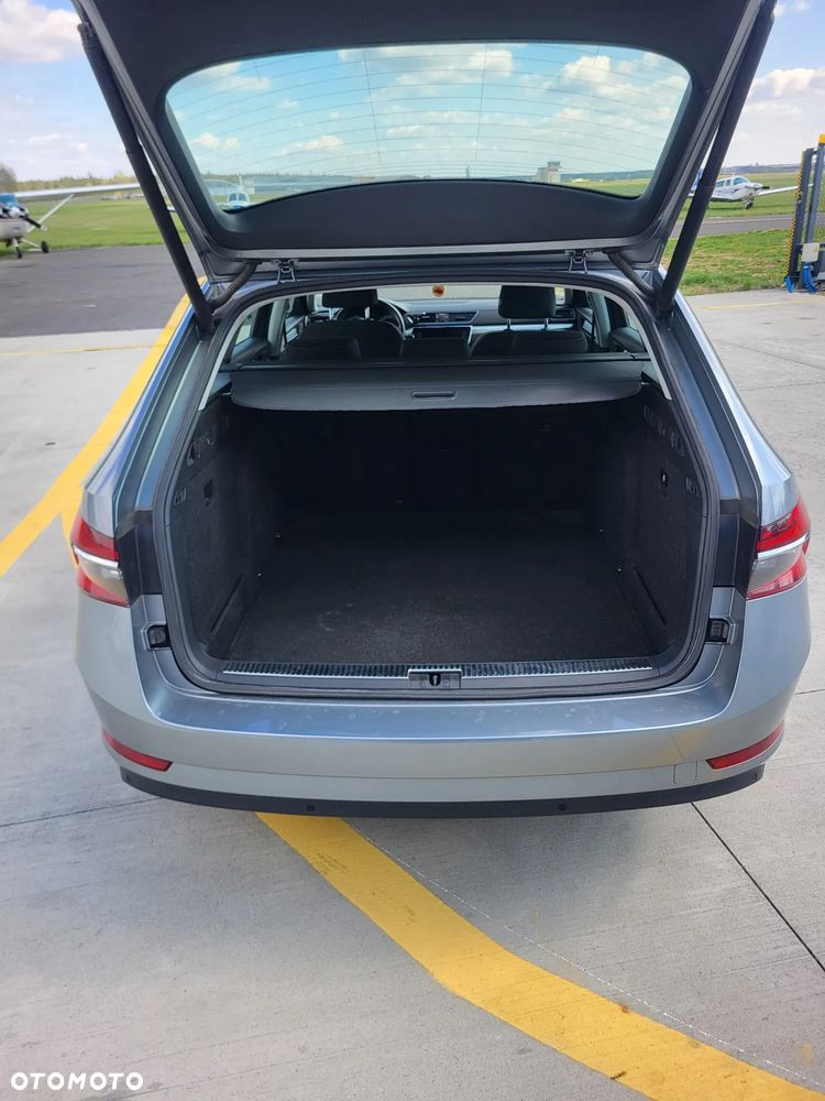 Skoda Superb 2.0 TDI SCR L&K DSG - 9