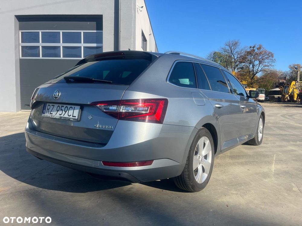 Skoda Superb 2.0 TDI L&K DSG - 9