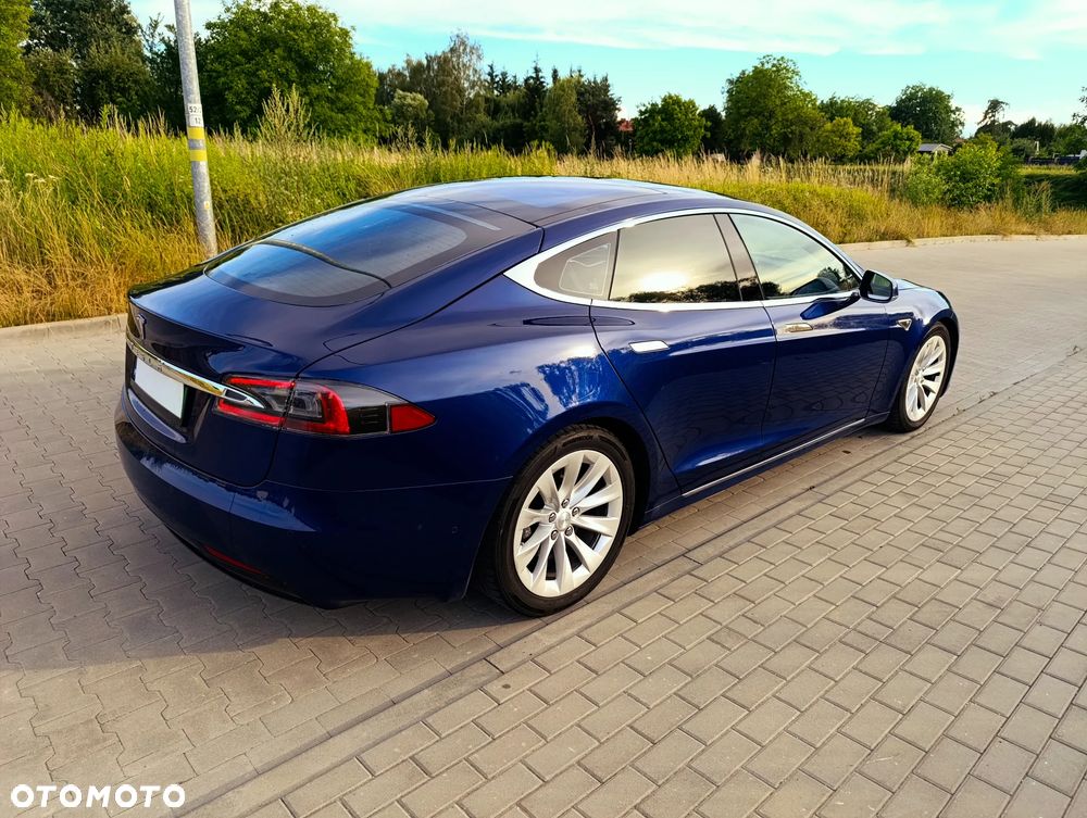 Tesla Model S - 26