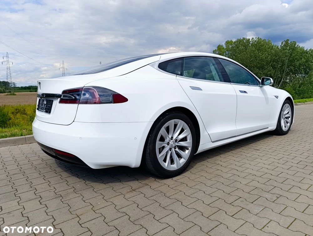 Tesla Model S - 15