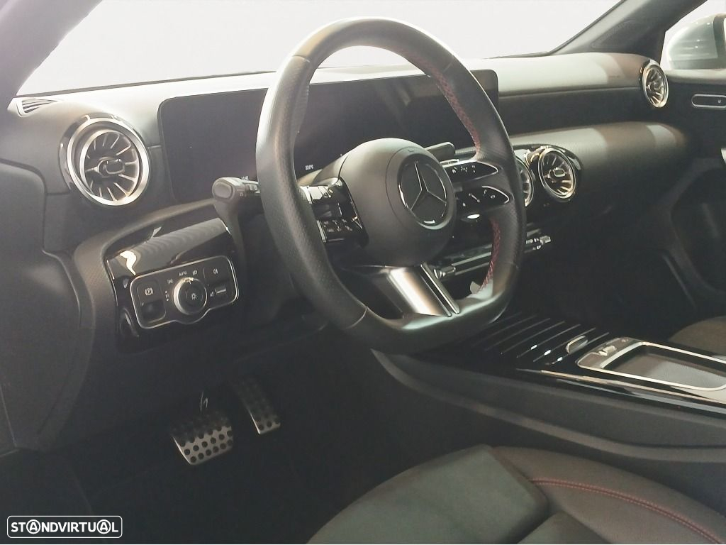 Mercedes-Benz A 250 e AMG Line - 8