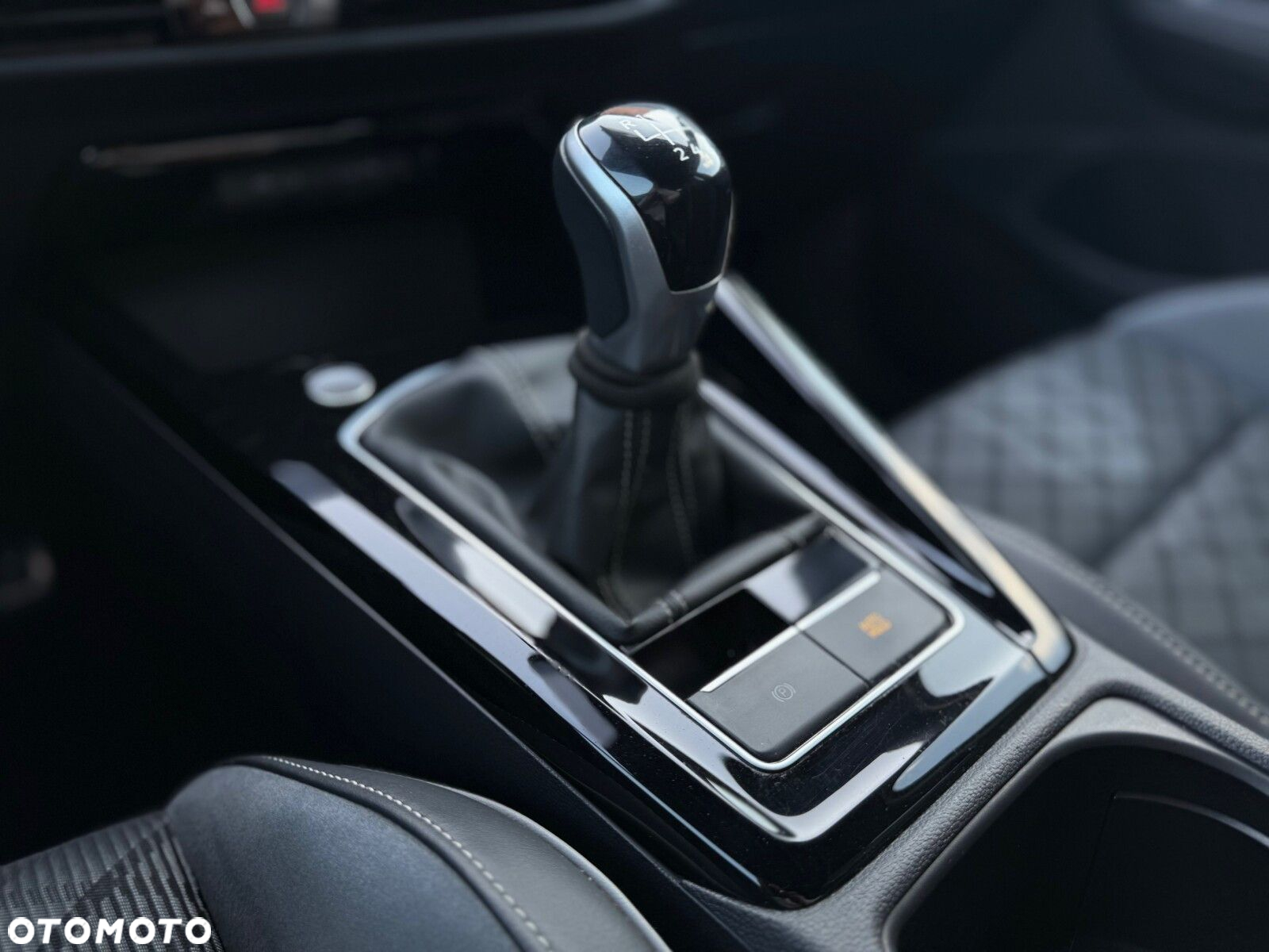 Volkswagen Golf VIII 1.5 TSI EVO R-Line - 29