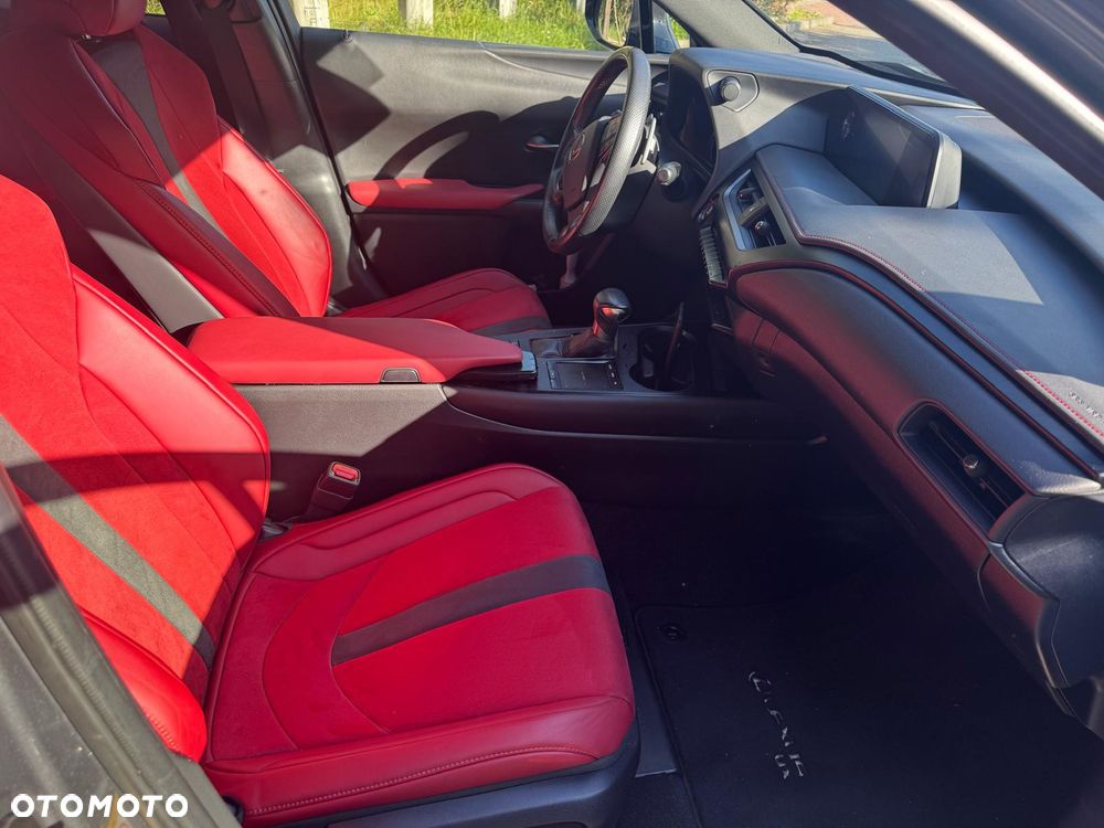 Lexus UX - 6