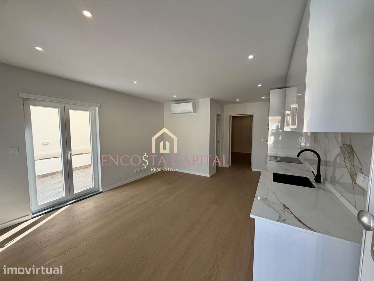 Apartamento T1 totalmente remodelado com piscina e logradouro privado - Grande imagem: 3/23