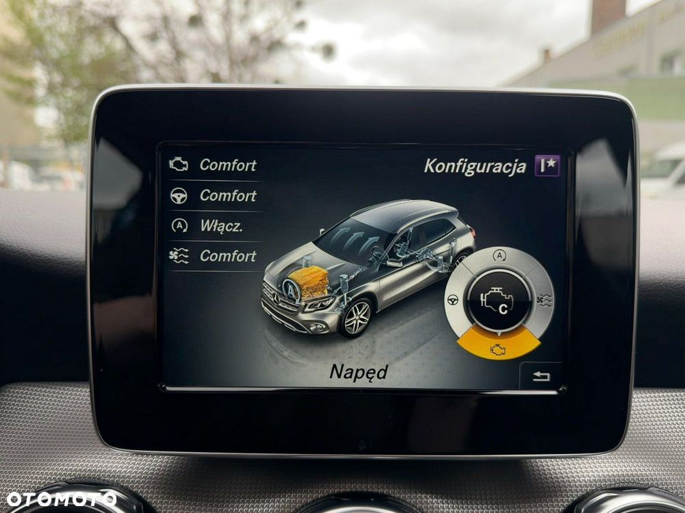Mercedes-Benz GLA - 17