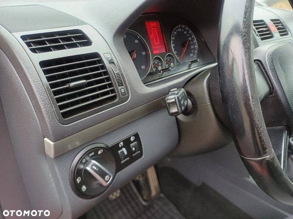 Volkswagen Touran 1.9 TDI Highline - 21