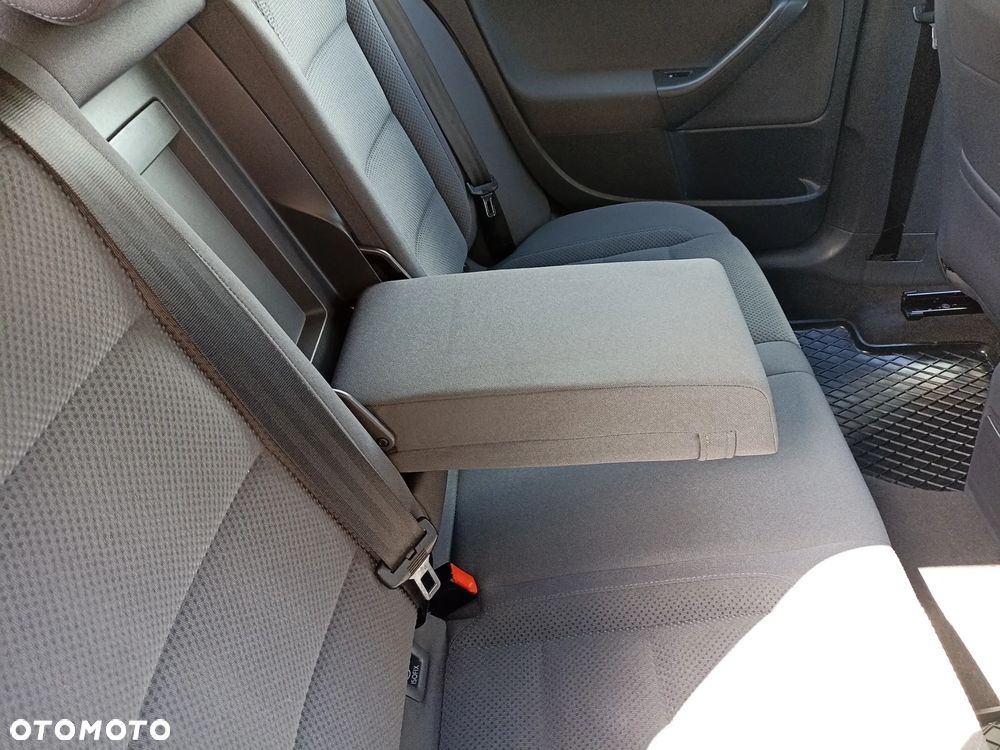 Volkswagen Golf - 25