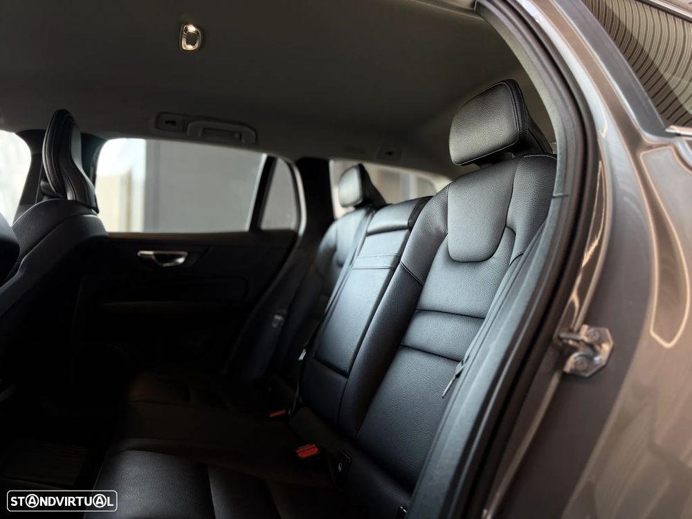 Volvo V60 2.0 T6 AWD TE R-Design - 18