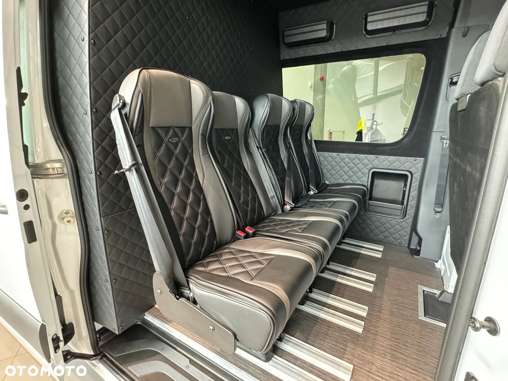 Mercedes-Benz 317 CDI Furgon długi PRO Brygadowy 7 osób - 9