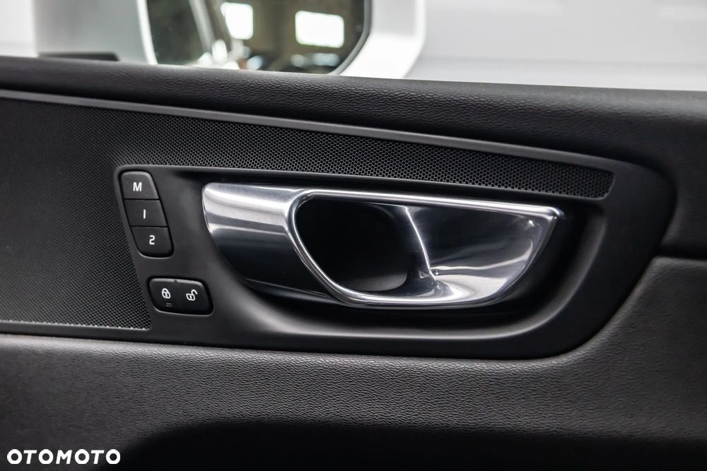 Volvo XC 60 B5 D AWD Geartronic Inscription - 33