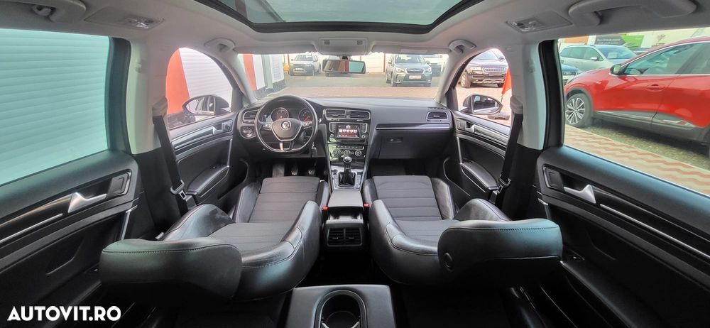 Volkswagen Golf - 6