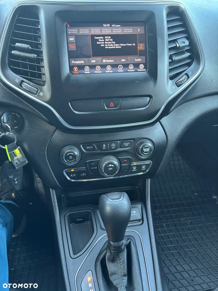 Jeep Cherokee - 15
