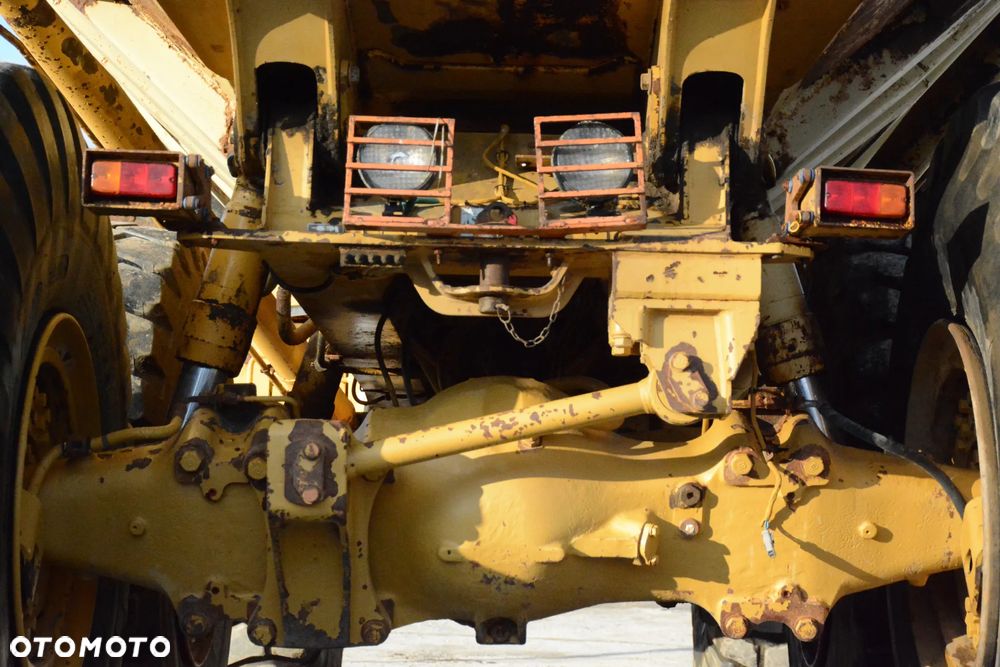 Caterpillar D400E / 1998r / 24190h / Opony 95% / Grzana paka - 15