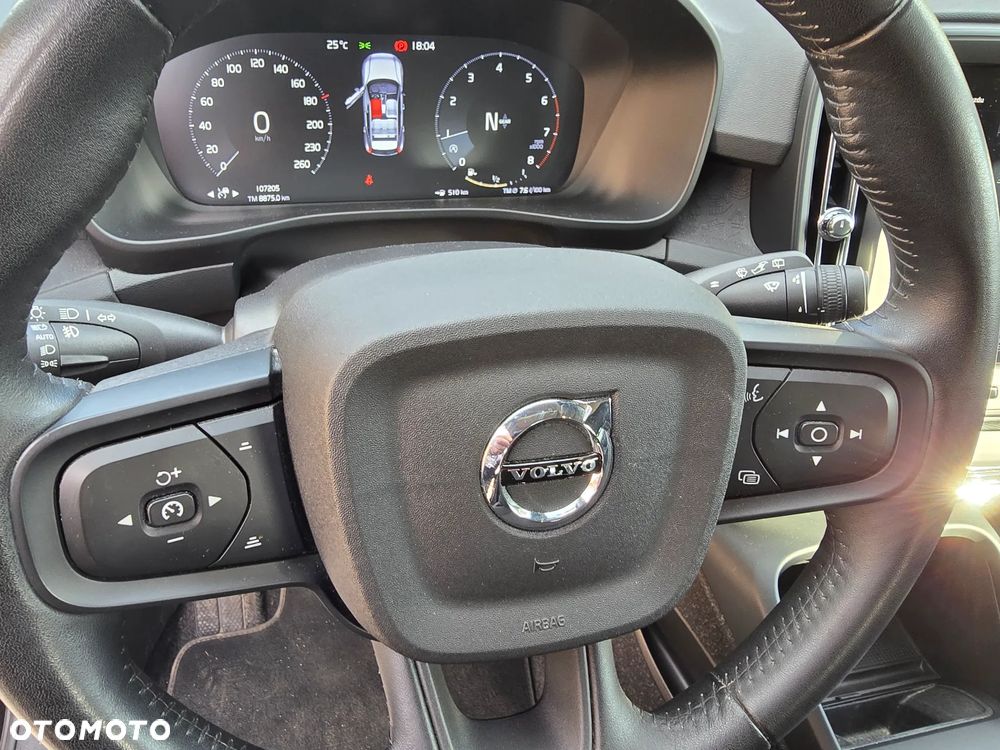 Volvo XC 40 T2 Momentum Pro - 16