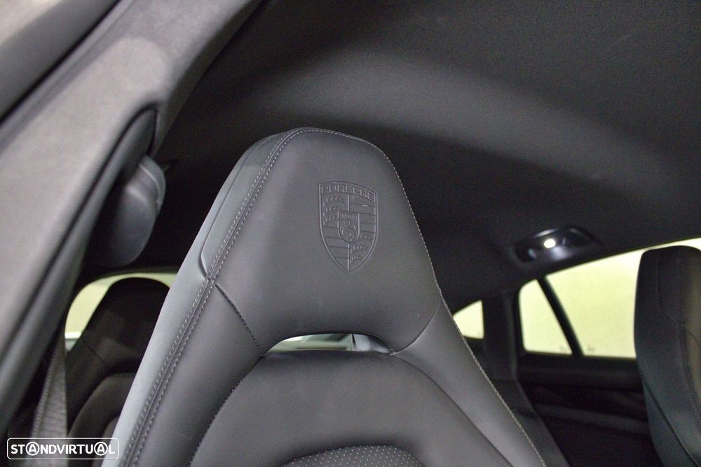 Porsche Panamera 4 E-Hybrid - 17