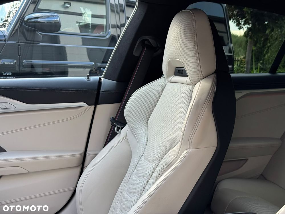 BMW Seria 8 - 32