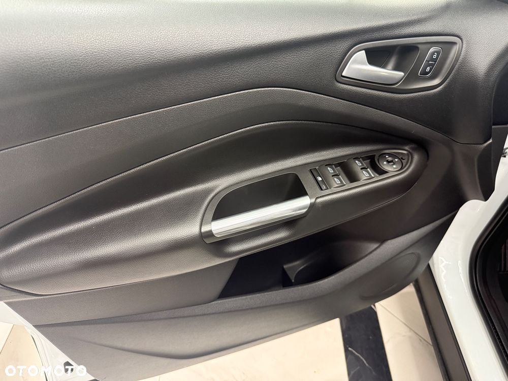 Ford Kuga 1.5 EcoBoost 2x4 Titanium - 11