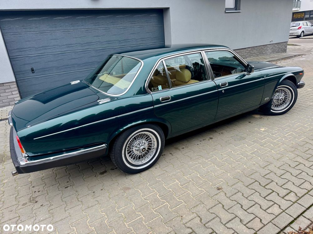 Jaguar XJ - 12