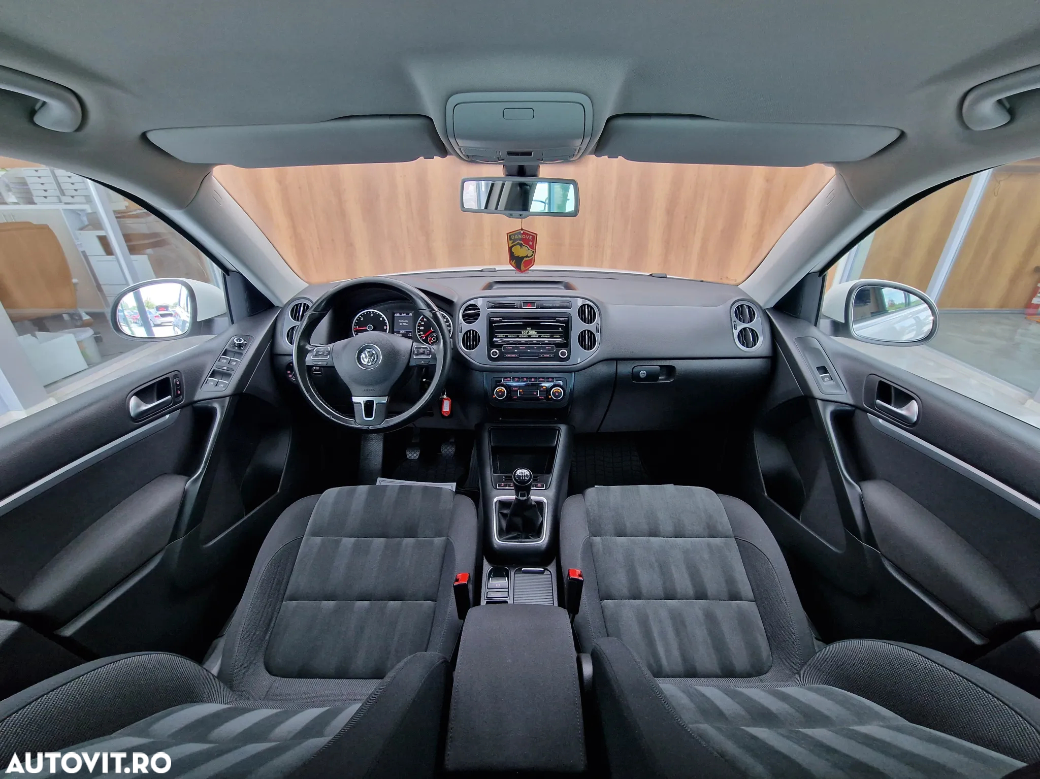 Volkswagen Tiguan 2.0 TDI 4Motion Track & Field - 8