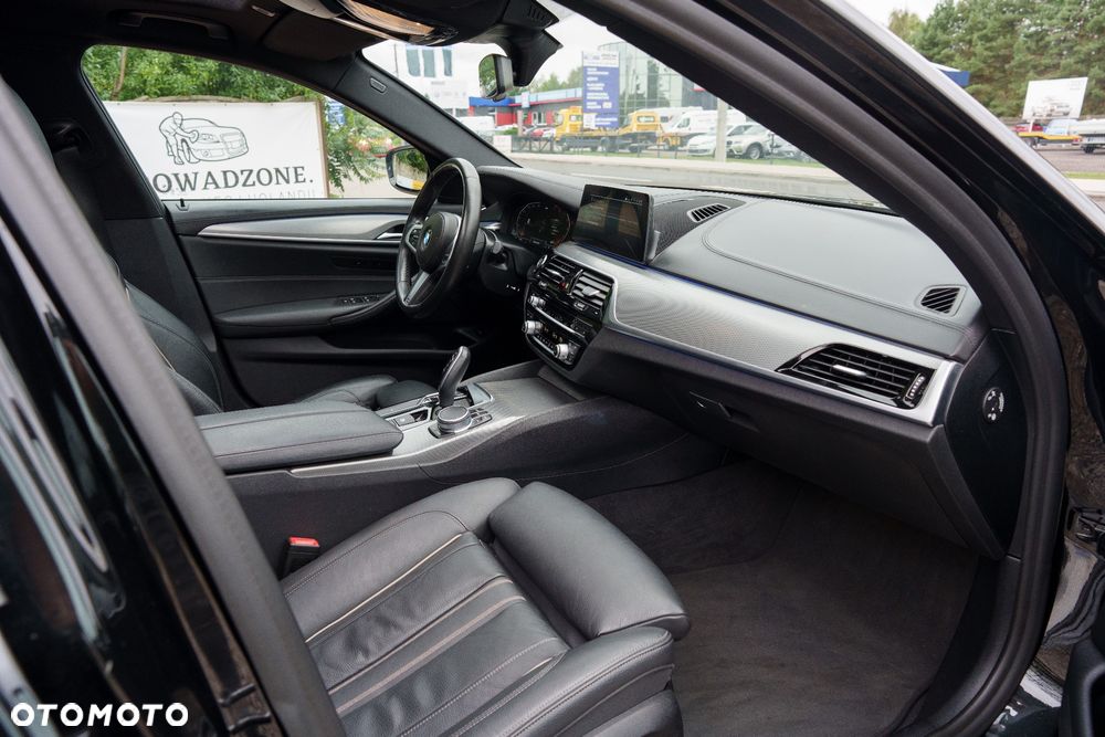 BMW Seria 5 520i M Sport Edition - 23