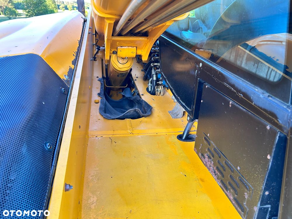 JCB - 9