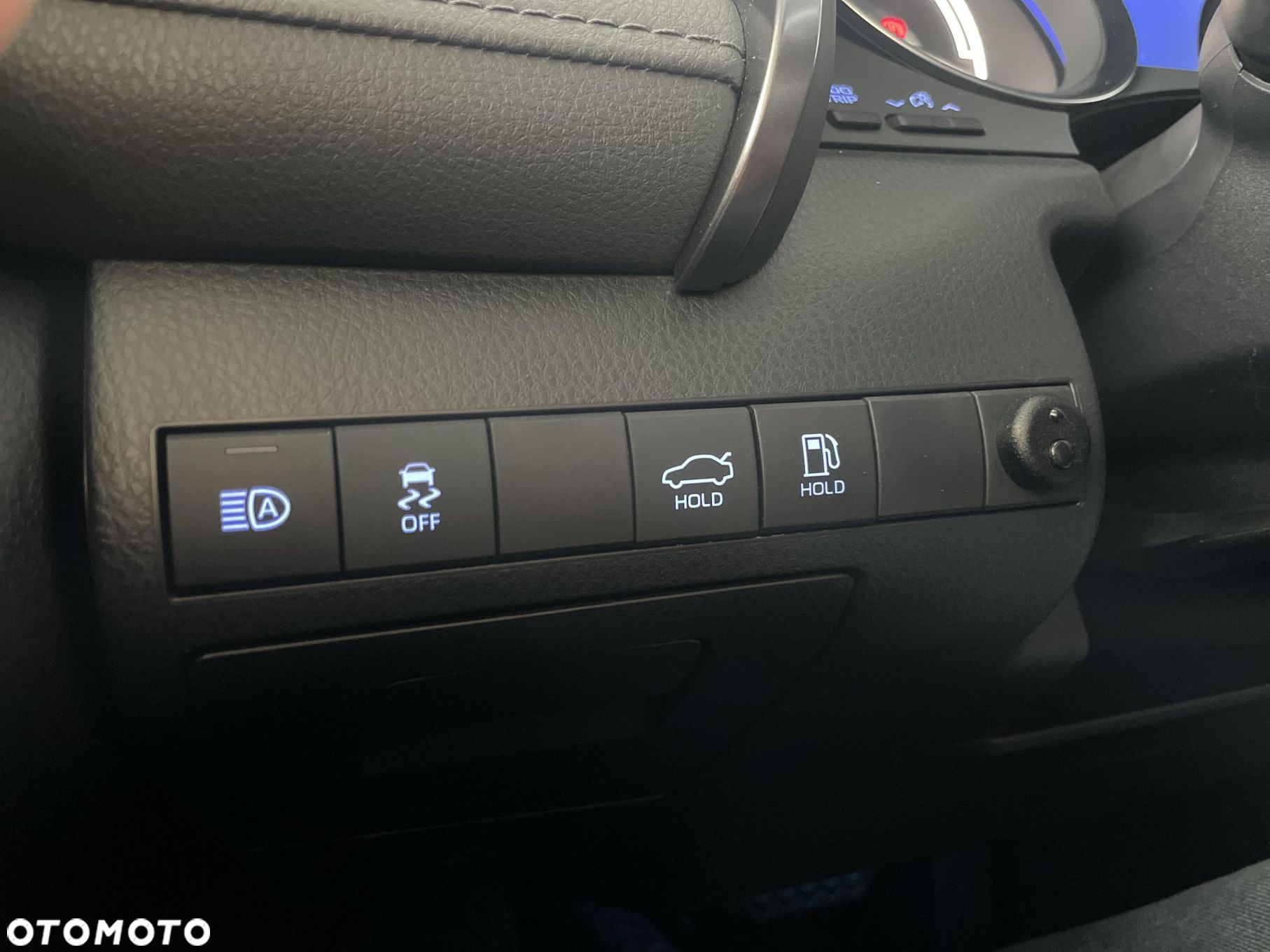 Toyota Camry - 21